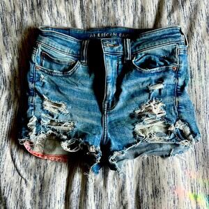 American eagle stretchy distressed light wash‎ denim with paisley pockets size 6